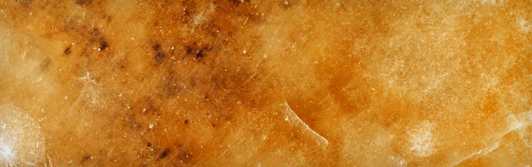 Amber notes — warm, translucent amber resin texture